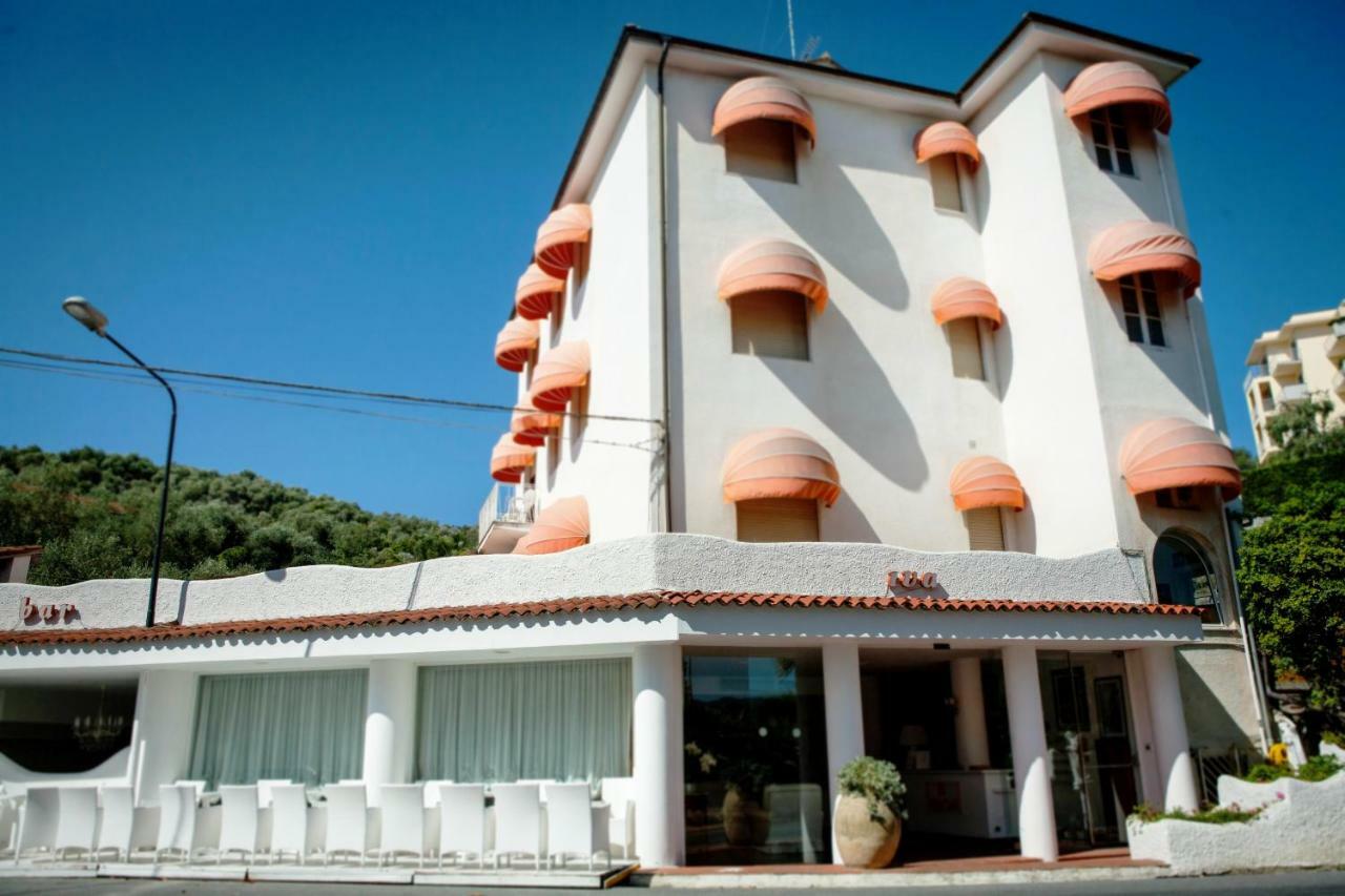 Hotel Iva 迪亚诺马里纳 外观 照片